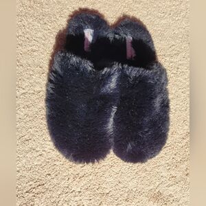 Easy Spirit Women’s Black Faux Fur Slippers Size: Large 8-9 Like new!